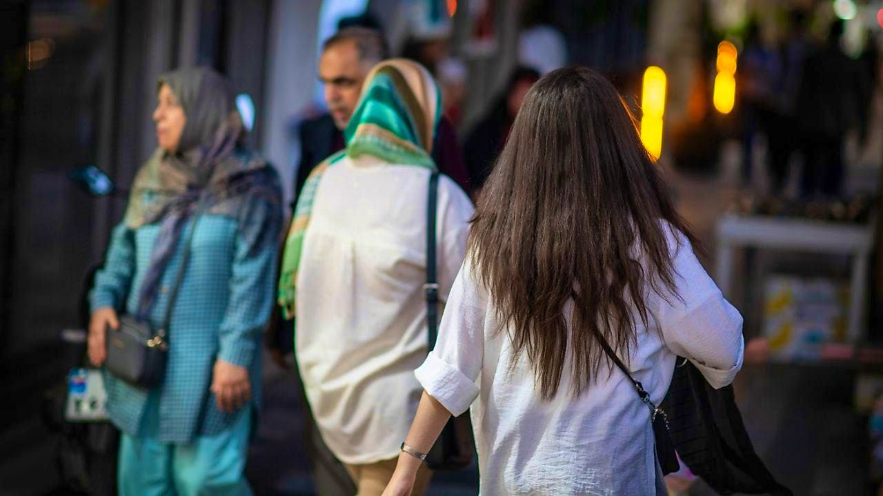 Politics: Iran's Police: Zero Tolerance For Women's Dress Code | Blue News