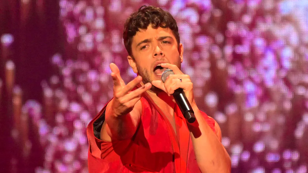 Big challenge. Luca Hänni has a new job