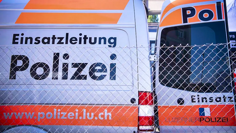 Lucerne police are looking for an unknown racing cyclist.