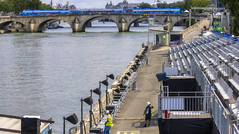 Unique spectacle on the Seine with Christen and Schurter - Gallery. Unique opportunity: grandstands along the river will allow many more people to be present than usual in a stadium