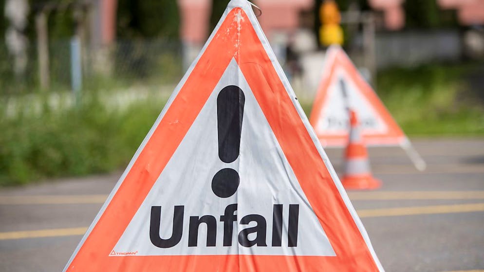 Ein Mann wurde am Freitagmorgen in Roggwil von einem Lieferwagen erfasst und dabei schwer verletzt. (Symbolbild)