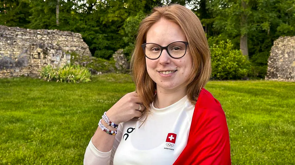 Unique spectacle on the Seine with Christen and Schurter - Gallery. The second Swiss flag bearer Nina Christen travels to Paris from the shooting center in Châteauroux