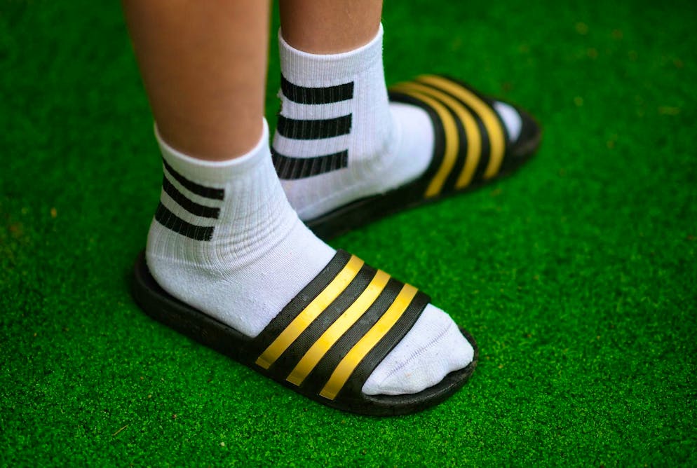Dear people of Aargau, white socks are back in fashion. No longer a no-go: white socks and slippers are a trend for some people.