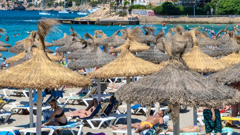 From next year, it will not be possible to reserve sun loungers with towels on five beaches in Mallorca. (symbolic image)