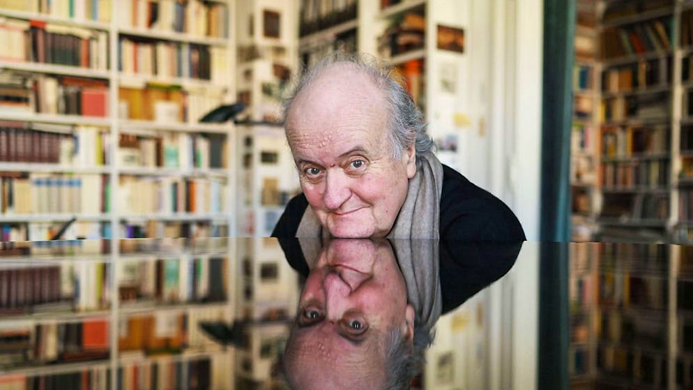 Der Komponist Wolfgang Rihm sitzt 2022 an einem Flügel in seiner Wohnung in Karlsruhe (D). (Archivbild)