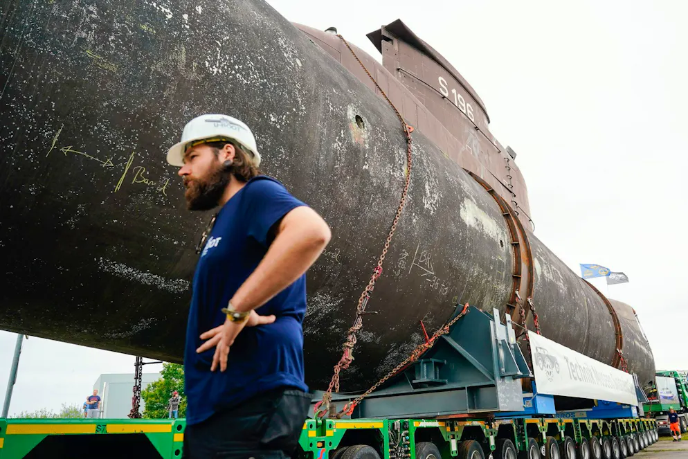 U-Boot auf Landgang – U17 findet Liegeplatz im Museum - Gallery. Mensch trifft Maschine: U17 ist fast 50 Meter lang und rund 350 Tonnen schwer 