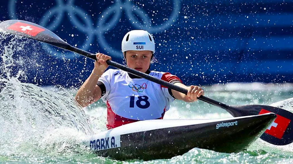 Alena Marx experiences an unsuccessful semi-final run in the slalom with too many mistakes.