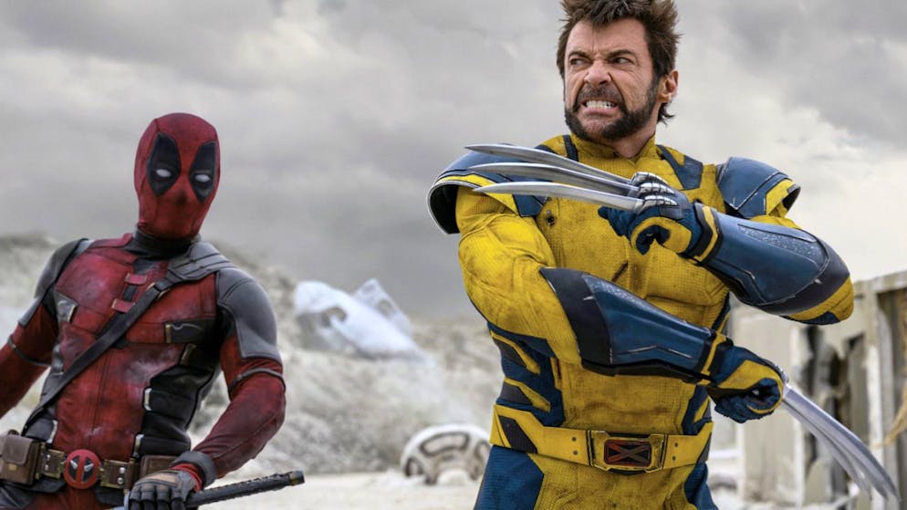 Ryan Reynolds als Deadpool/Wade Wilson, links, und Hugh Jackman als Wolverine/Logan freuen sich mit Witz über den erfolgreichen Start ihres neuen Films. (Archivbild)