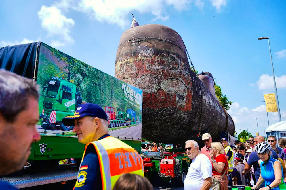 Submarine on shore leave - U17 finds berth in museum - Gallery. Last leg of the heavy-duty transport: the U17 naval submarine has arrived in Sinsheim.