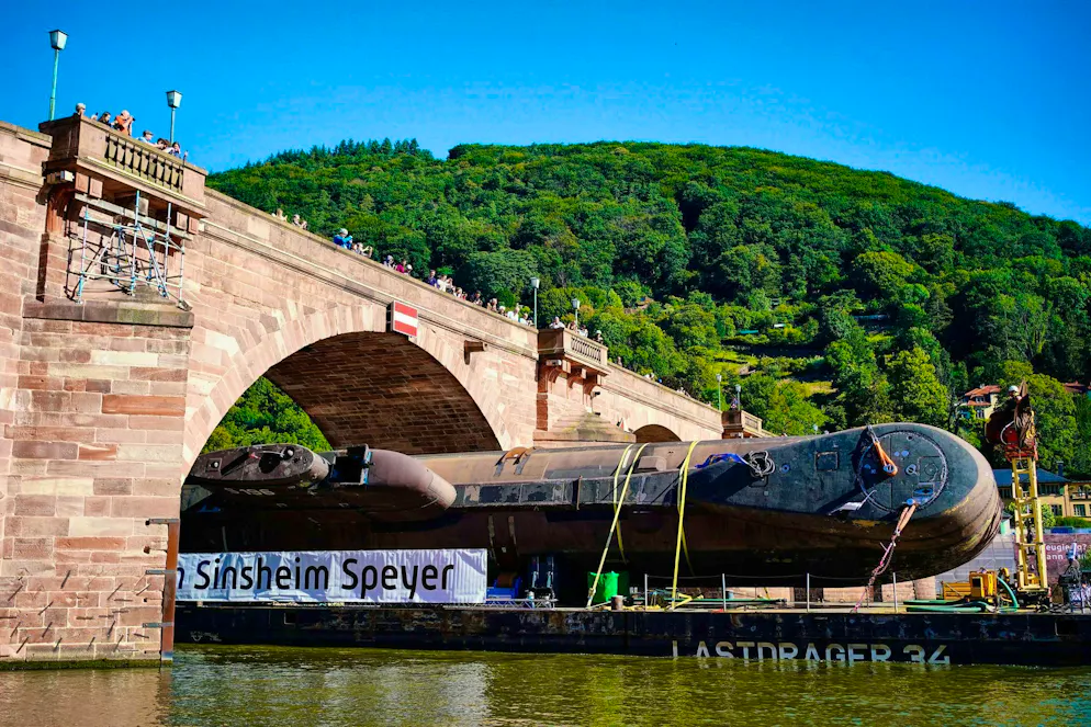 Submarine on shore leave - U17 finds berth in museum - Gallery. Project manager Einkörn: "Incredible precision"