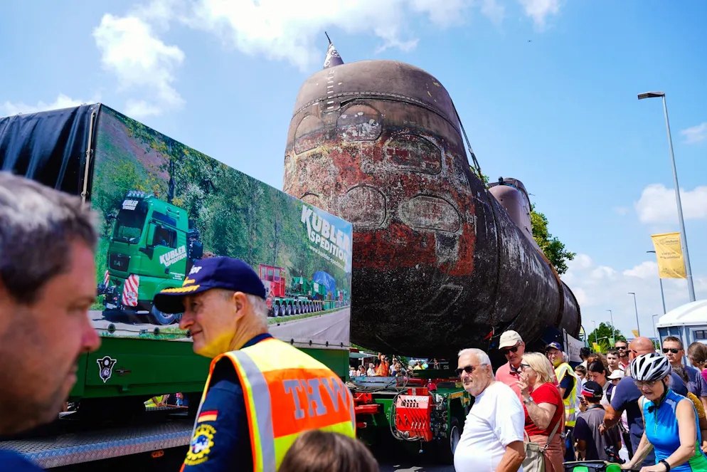 U-Boot auf Landgang – U17 findet Liegeplatz im Museum - Gallery. Letzte Strecke mit dem Schwerlasttransport: Das Marine-U-Boot U17 ist in Sinsheim angekommen.