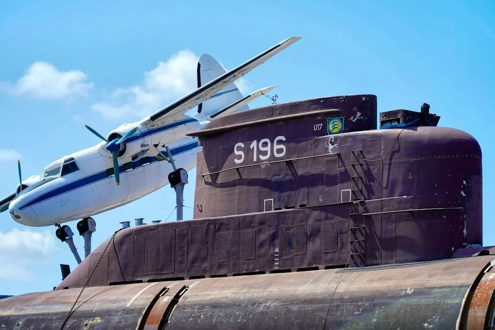 Submarine on shore leave - U17 finds berth in museum - Gallery. Arrived: U17 stands next to an airplane on the grounds of the Technikmuseum Sinsheim.