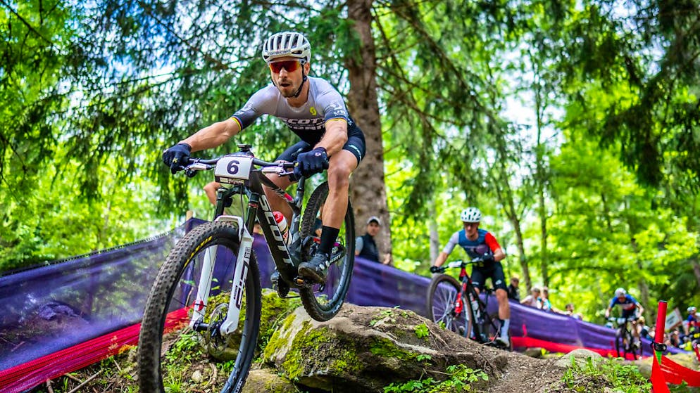 Erst Fahnenträger, am Montag auf der Jagd nach seiner vierten Olympia-Medaille: Nino Schurter