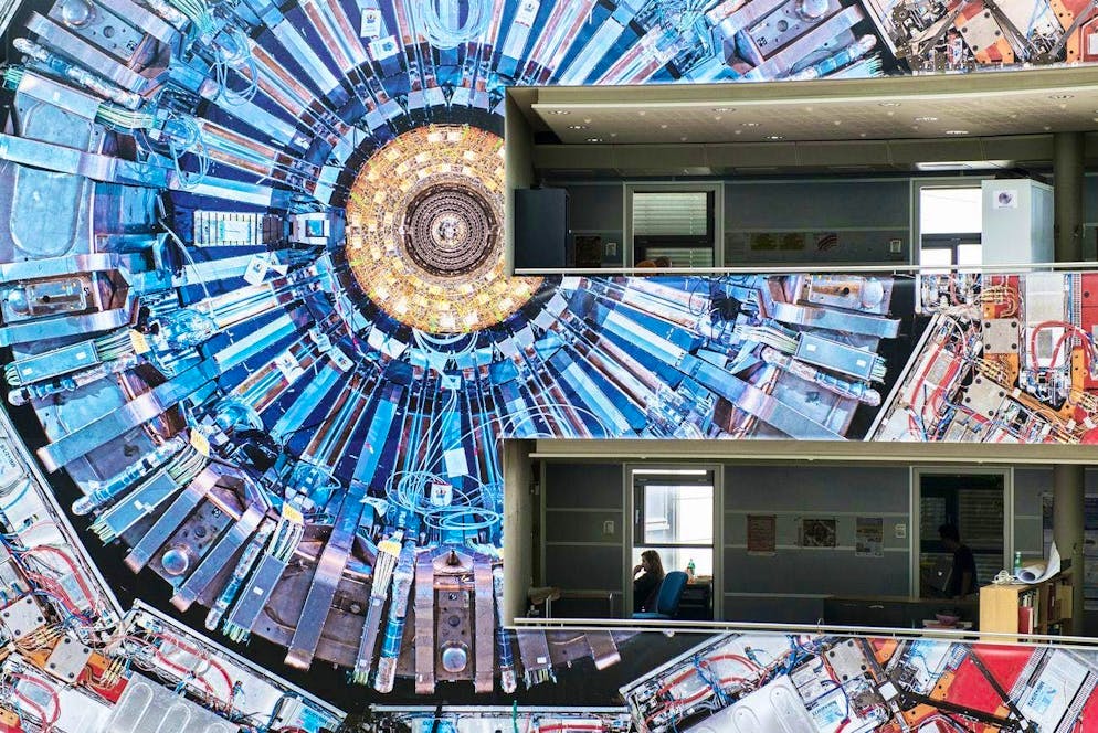 Due località svizzere sono tra le più belle del mondo. La foto mostra un poster che raffigura il rivelatore CMS nell'edificio 40 del CERN di Ginevra-Meyrin, scattata il 10 giugno 2014. Al CERN fisici di tutto il mondo ricercano la struttura fondamentale dell'universo, affidandosi tra l'altro al più grande laboratorio di fisica delle particelle.