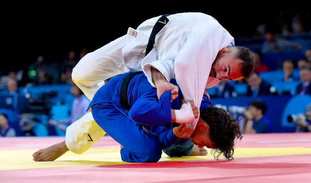 No fear of contact during the fight: Abderrahmane Boushita (blue) is defeated by Baruch Shmailov.