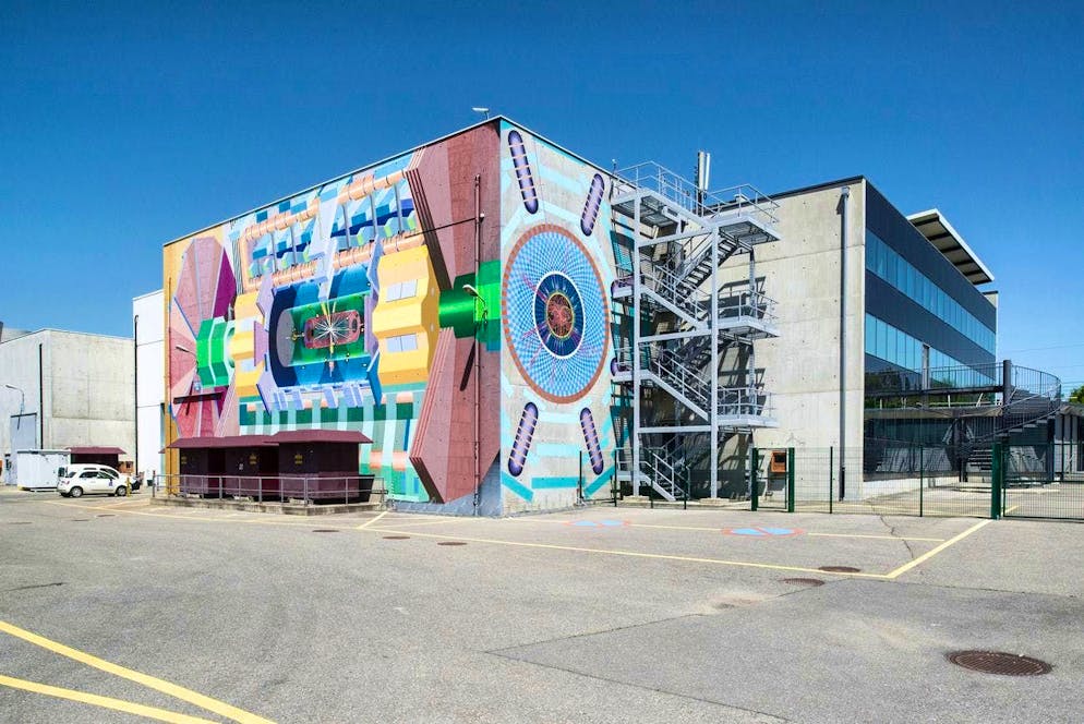Due località svizzere sono tra le più belle del mondo. Il CERN è stato nominato uno dei luoghi più belli del mondo dalla rivista «Time». Un murale tridimensionale del rivelatore ATLAS (A Toroidal Lhc ApparatuS), dipinto da Josef Krisstofoletti al punto 1 dell'LHC (Large Hadron Collider) del CERN di Ginevra-Meyrin.