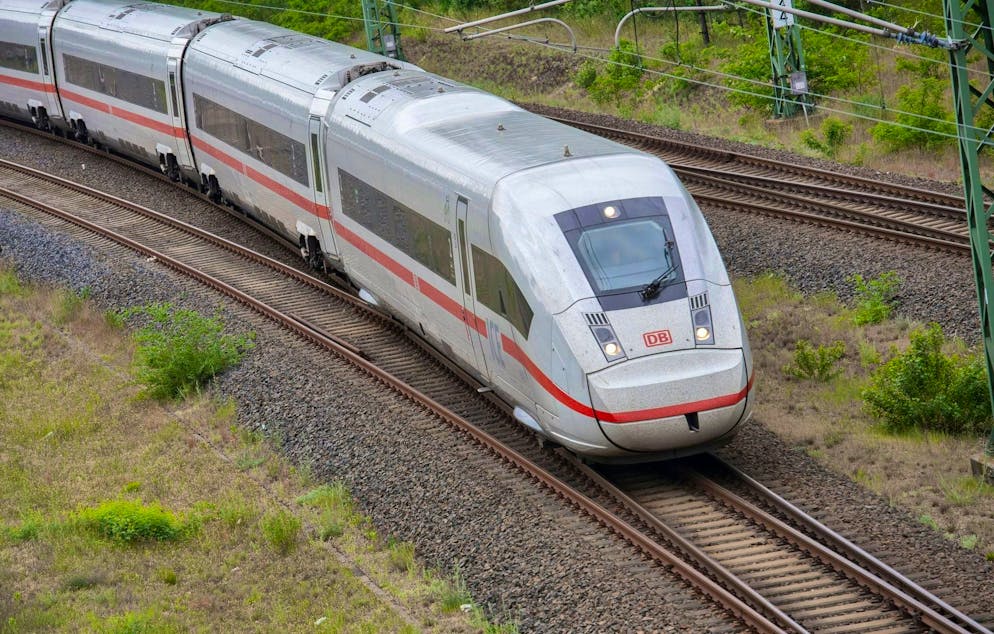 Immer mehr Züge der Deutschen Bahn müssen an der Schweizer Grenze anhalten, weil sie zu spät ankommen.