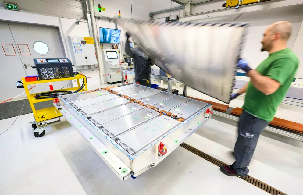 A disused battery from an electric car is recycled. Here at VW in Salzgitter. (archive picture)