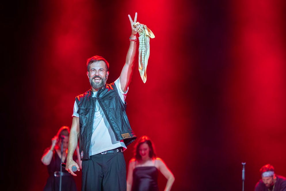 Sänger und Songschreiber Bligg hat sich mit seiner Lebenspartnerin Fabienne verlobt. Sie sind Eltern von Tochter Vivienne. Hier bei seinem Konzert am Moon&Stars in Locarno 2022.