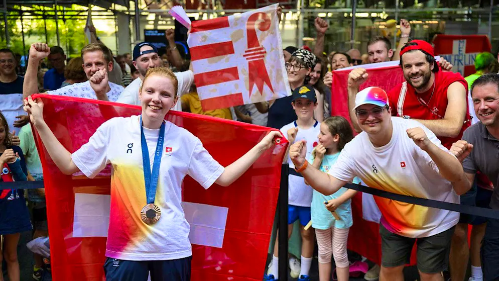 Audrey Gogniat overwhelmed by emotion at medal ceremony - Gallery. Audrey Gogniat celebrates