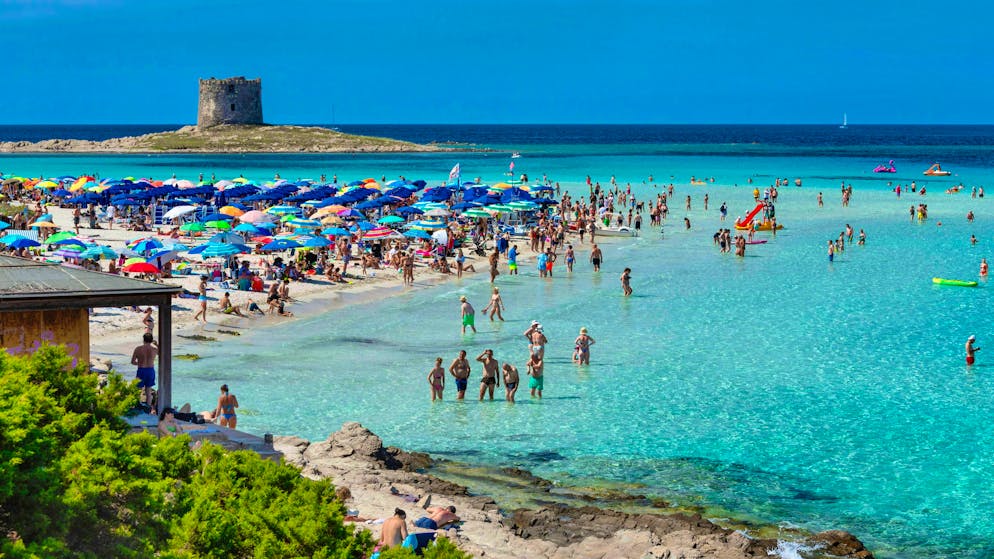 La Pelosa in Sardinia: Here, tourists use beach mats instead of bath towels.