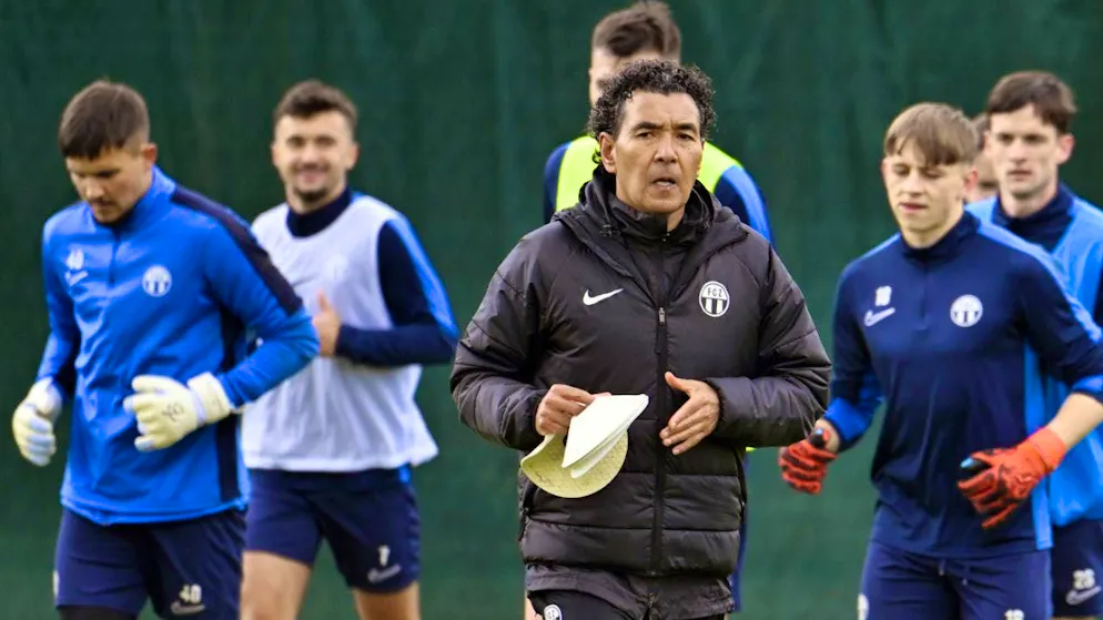FCZ coach Ricardo Moniz (front) gains reinforcements for midfield