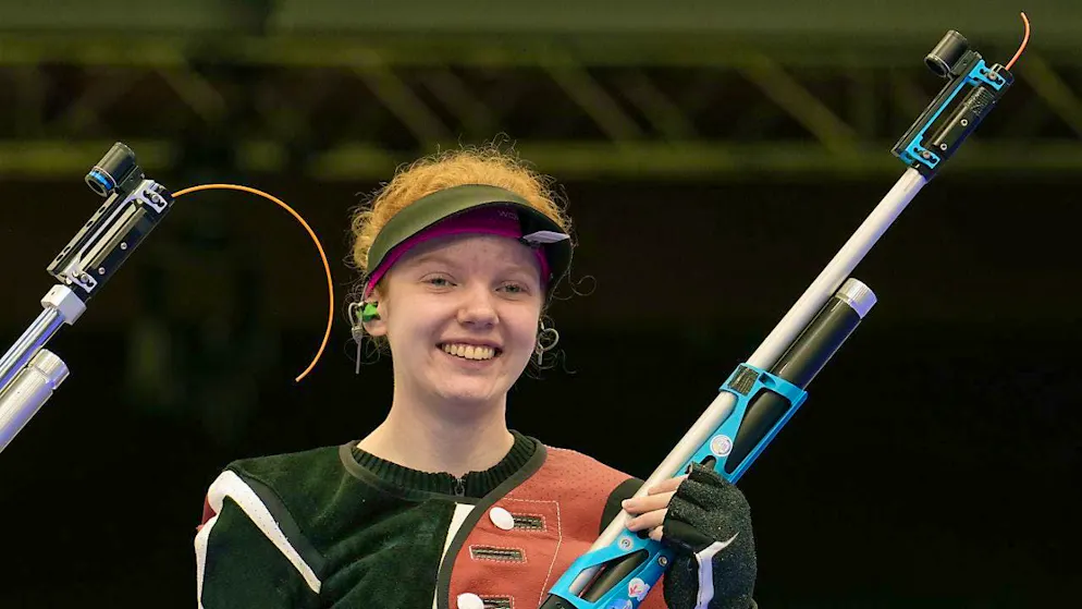 Audrey Gogniat overwhelmed by emotion at medal ceremony - Gallery. On Monday, the shooter from the Jura became the Olympic bronze medalist in the 10 m air rifle