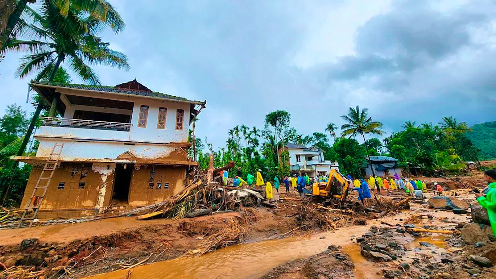 Rescue workers work at the site after landslides hit hilly villages in Wayanad district in the Indian state of Kerala. Photo: ---/AP/dpa