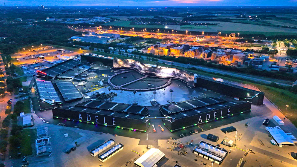 In Munich, an extra stadium was built for Adele's ten concerts on the exhibition grounds, with space for 75,000 spectators.