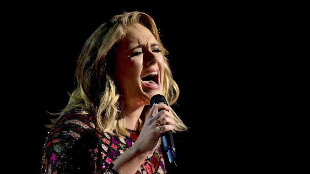 Adele is giving ten concerts in Munich from August 2. If you're lucky, you can see the singer live there at a bargain price.