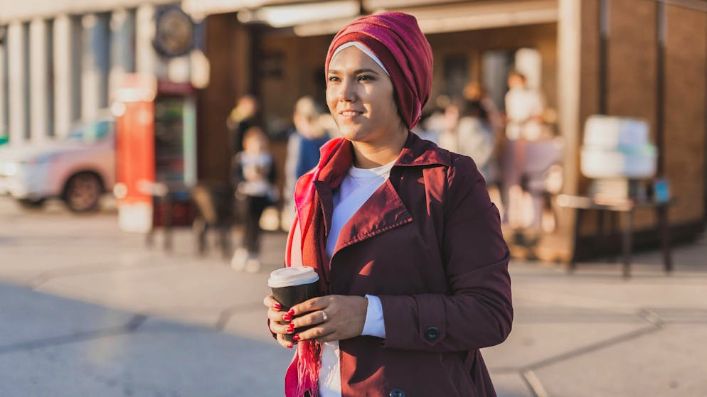 Forbidden in France: Student with hijab. (symbolic image)