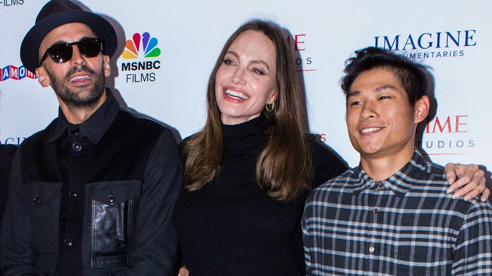 Ohne Helm unterwegs. Pax Jolie-Pitt crasht mit E-Bike und landet im Notfall