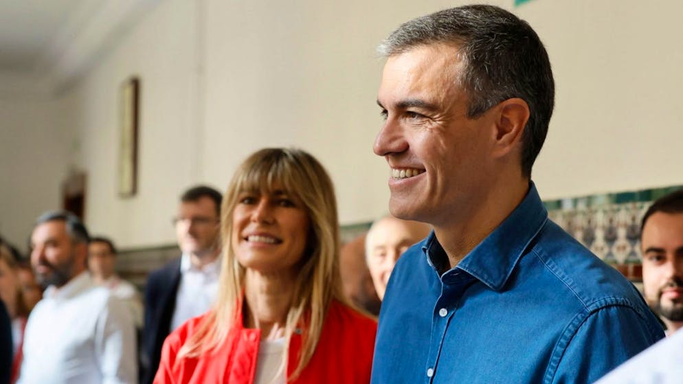 Begoña Gómez (à gauche), l'épouse de Pedro Sanchez, est soupçonnée d'avoir utilisé les fonctions de son mari dans le cadre de ses relations professionnelles (archives).