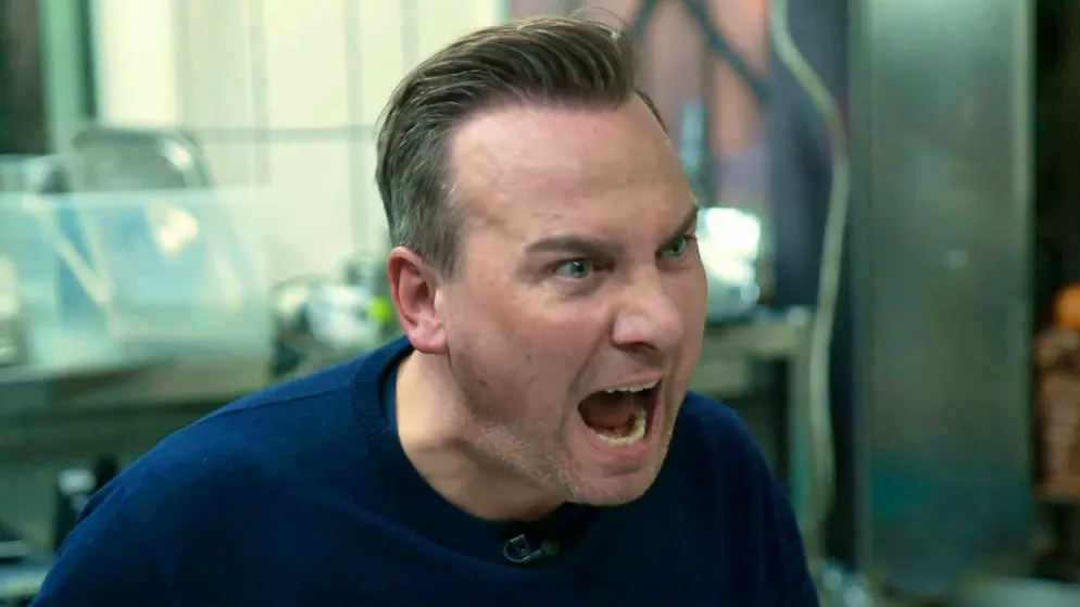 German celebrity chef Tim Raue has a loud emotional outburst in the kitchen - but only for demonstration purposes.