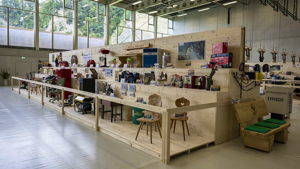 Der Gabentempel für die drei Burgdorfer Schwingfeste ist bereit. 700 Gaben warten darauf, von den Schwingern auserwählt zu werden.