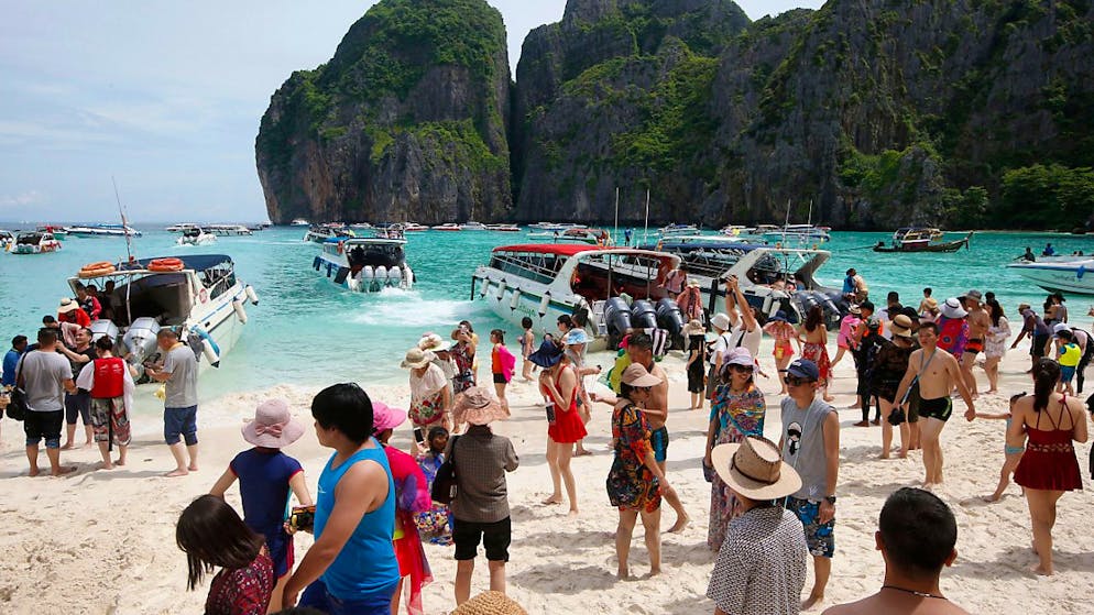 Die vielen Feriengäste setzen dem Ökosystem der Maya Bay zu. (Archivbild)