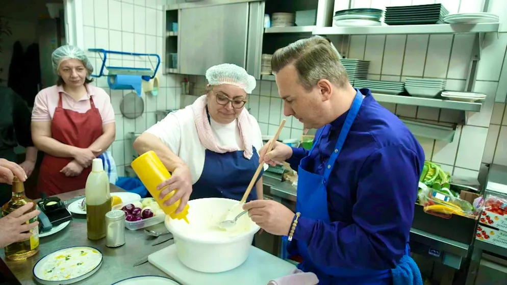 Tim Raue also uses his charm in the kitchen - with success.