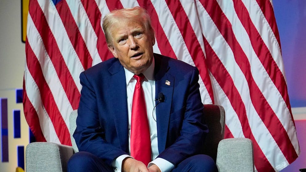 Der republikanische US-Präsidentschaftskandidat Donald Trump hat seinen Vize J.D. Vance halbherzig gegen Kritik verteidigt und dessen Bedeutung im Wahlkampf heruntergespielt.