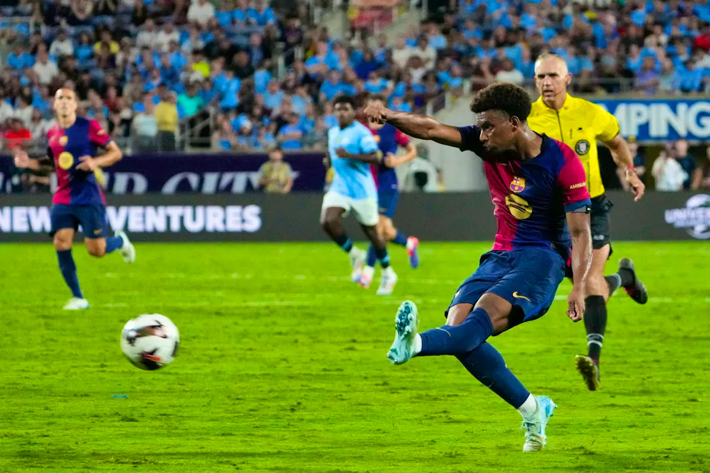 Flick celebrates victory with Barça against Guardiola's Man City - Gallery. It was Flick's first test match with his new club.