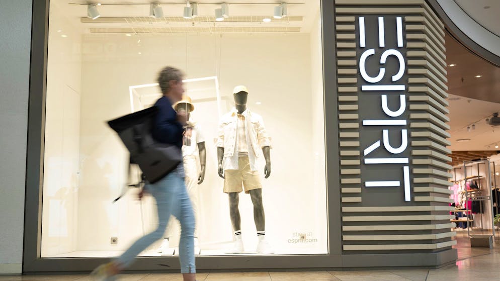 Bankrupt fashion group. Esprit sells remaining stock at a bargain price