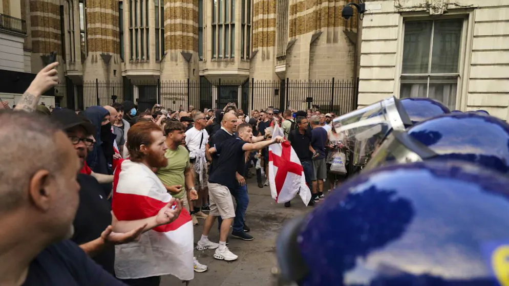 Gran Bretagna. Strage di Southport: Starmer lancia un monito ai colossi dei social dopo i disordini