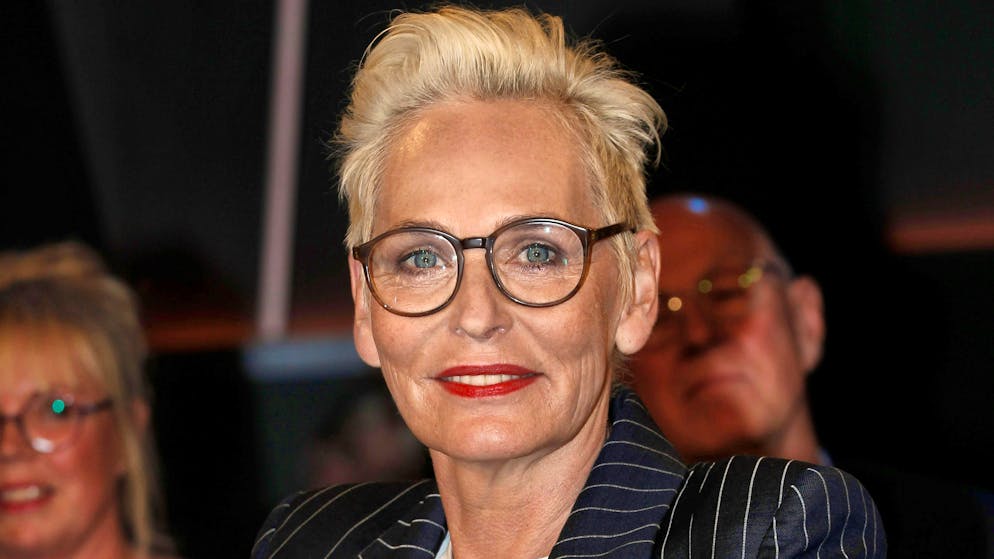 German TV presenter Bärbel Schäfer recently returned with her mother to the place where her brother was killed in an accident in October 2013.