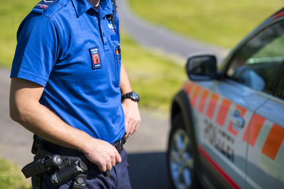 Die Kantonspolizei Glarus bittet die Bevölkerung um Mithilfe.