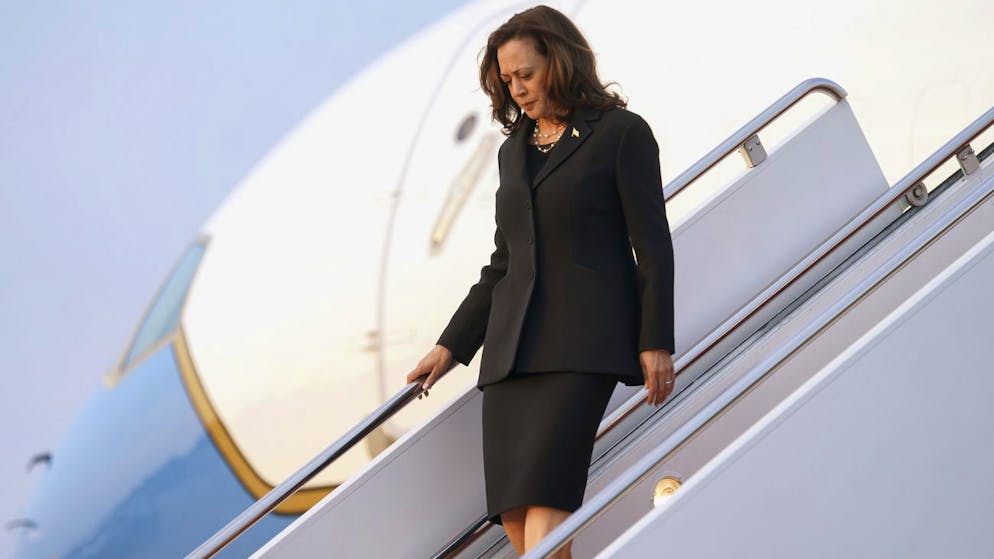 US-Vizepräsidentin Kamala Harris bei ihrer Ankunft auf dem Militärflugplatz Joint Andrews Base nahe Washington D.C. (1. August 2024) 