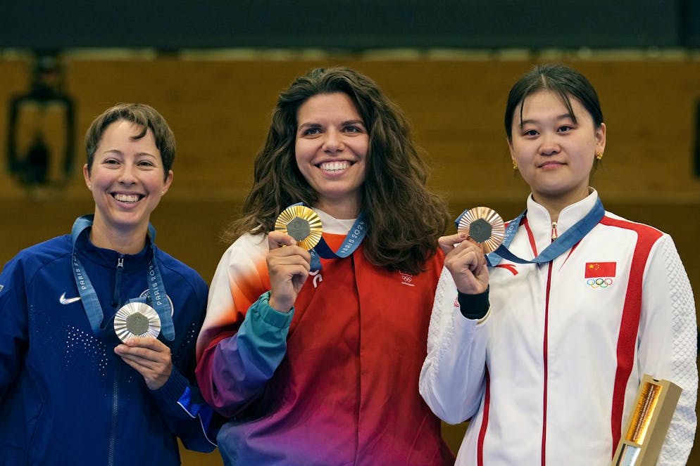 Olympiasiegerin Chiara Leone steht zuoberst auf dem Treppchen.