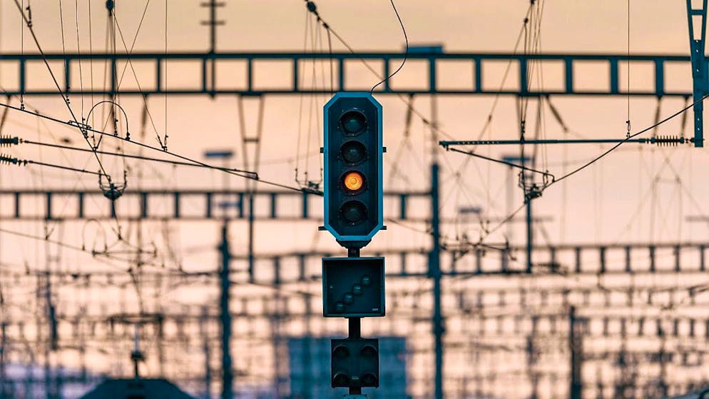 Rail traffic between Zurich main station and Winterthur has been running again without restrictions since Friday evening. Previously, a damaged overhead line had interrupted the connection. (archive picture)