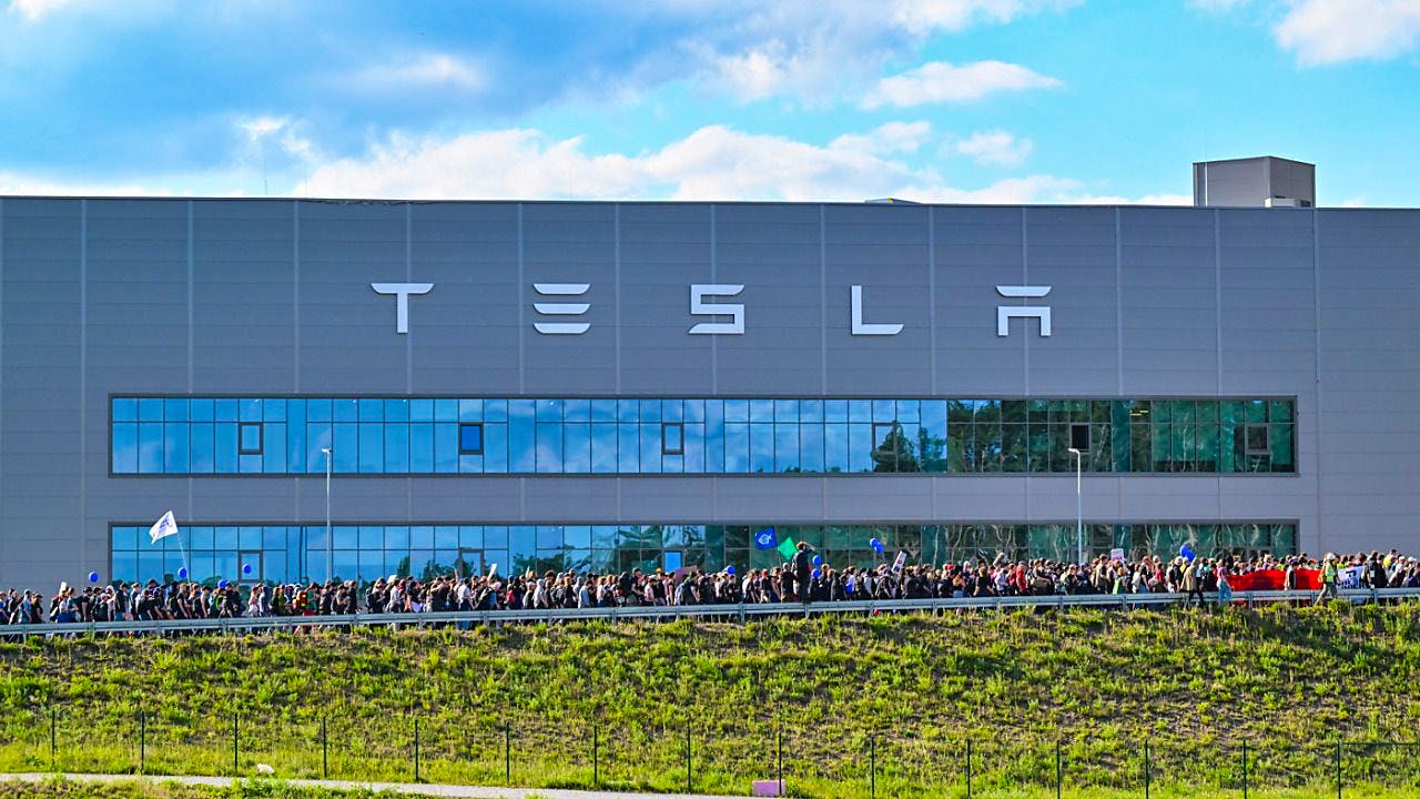 Automotive industry. Tesla sticks to factory expansion in Germany