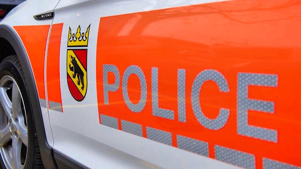 A car in the oncoming lane triggered a chain reaction with an initial collision in the Kandertal valley. In the end, four cars were involved in the accident and five people were injured. (archive picture)