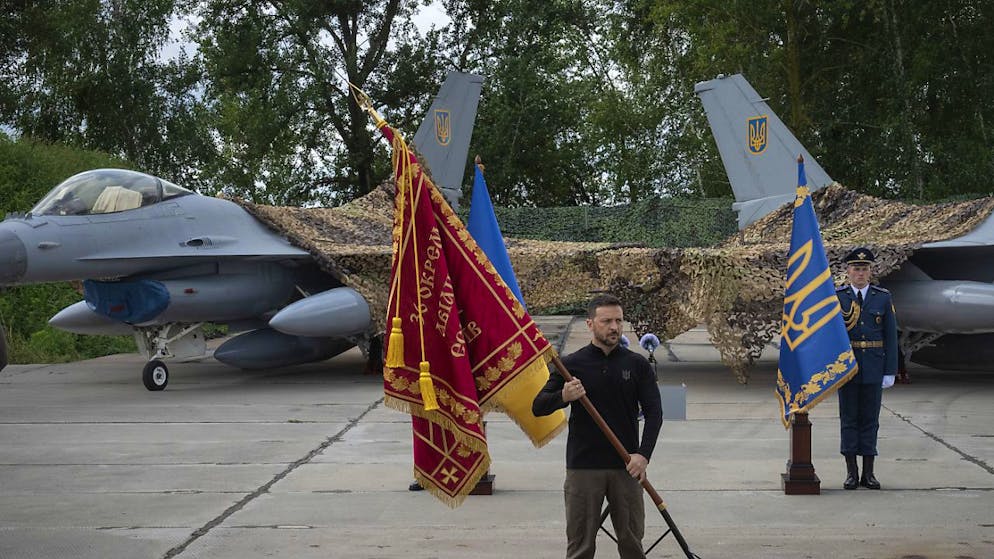 Guerra. In Ucraina i primi F-16, ma Zelensky ne vuole di più