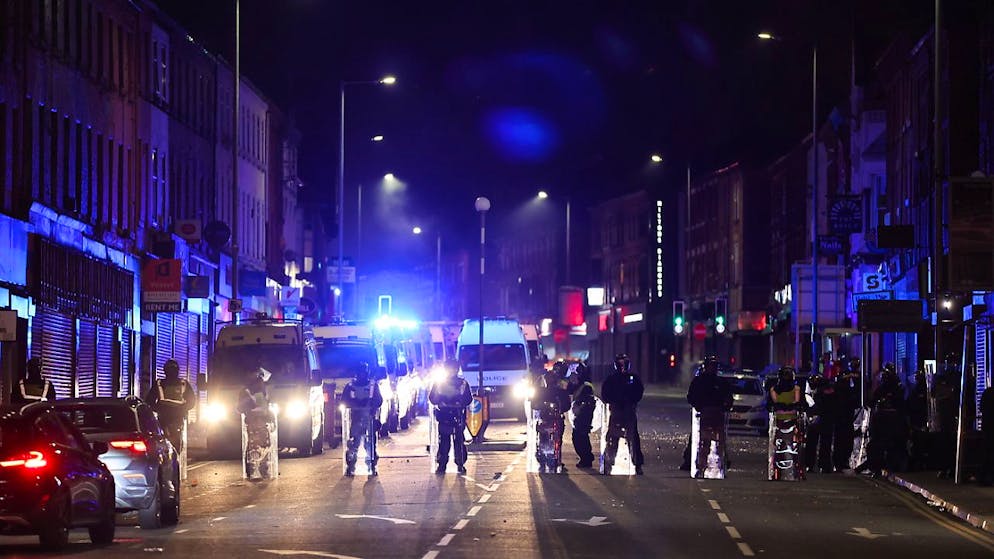 Disordini. Oltre 90 arresti dopo le violenze in numerose città britanniche